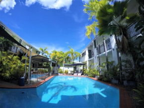 Гостиница Crystal Garden Resort & Restaurant  Кэрнс